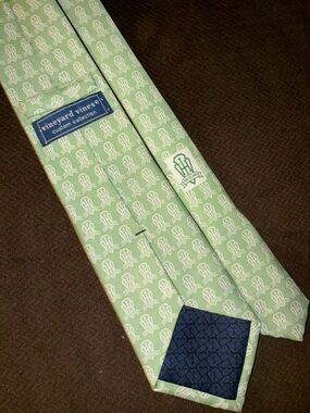 Vineyard Vines Men's Light Green Patterned Silk Tie